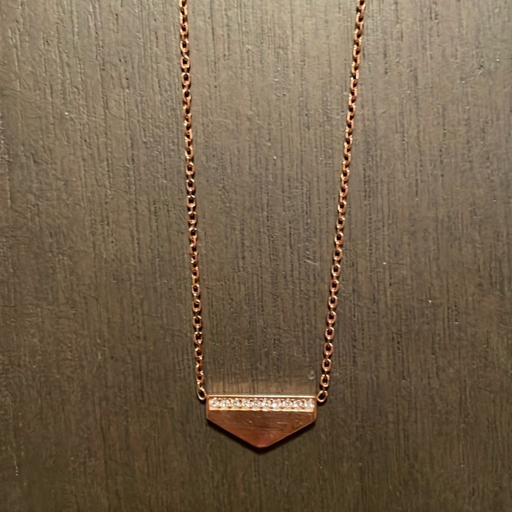⭐️Host Pick⭐️ Fossil rose colour gold necklace with faux diamonds